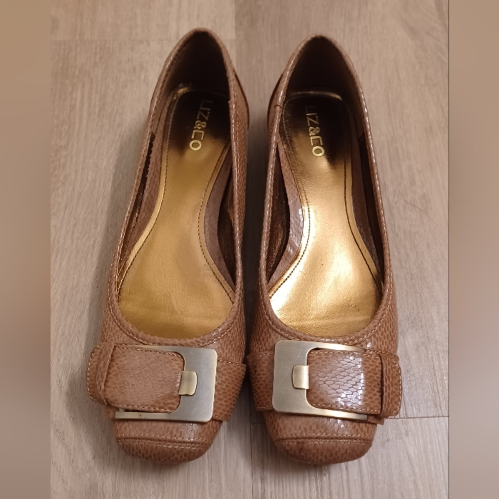 Liz & CO size 8 Tan Flats